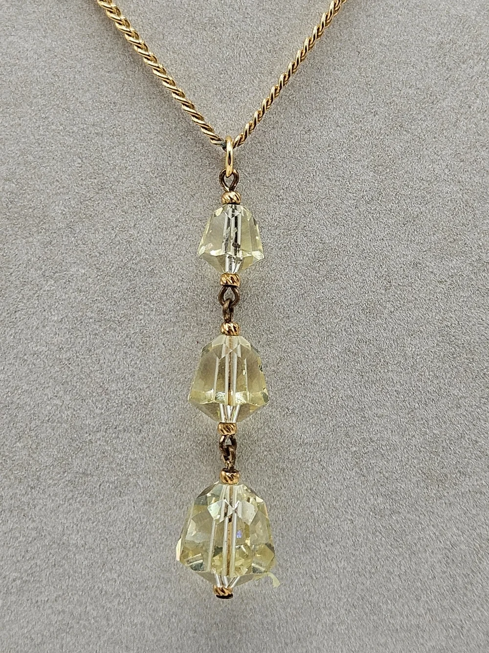 VINTAGE Pale Yellow Faceted Glass Crystal Dangle Gold Tone Pendant Necklace